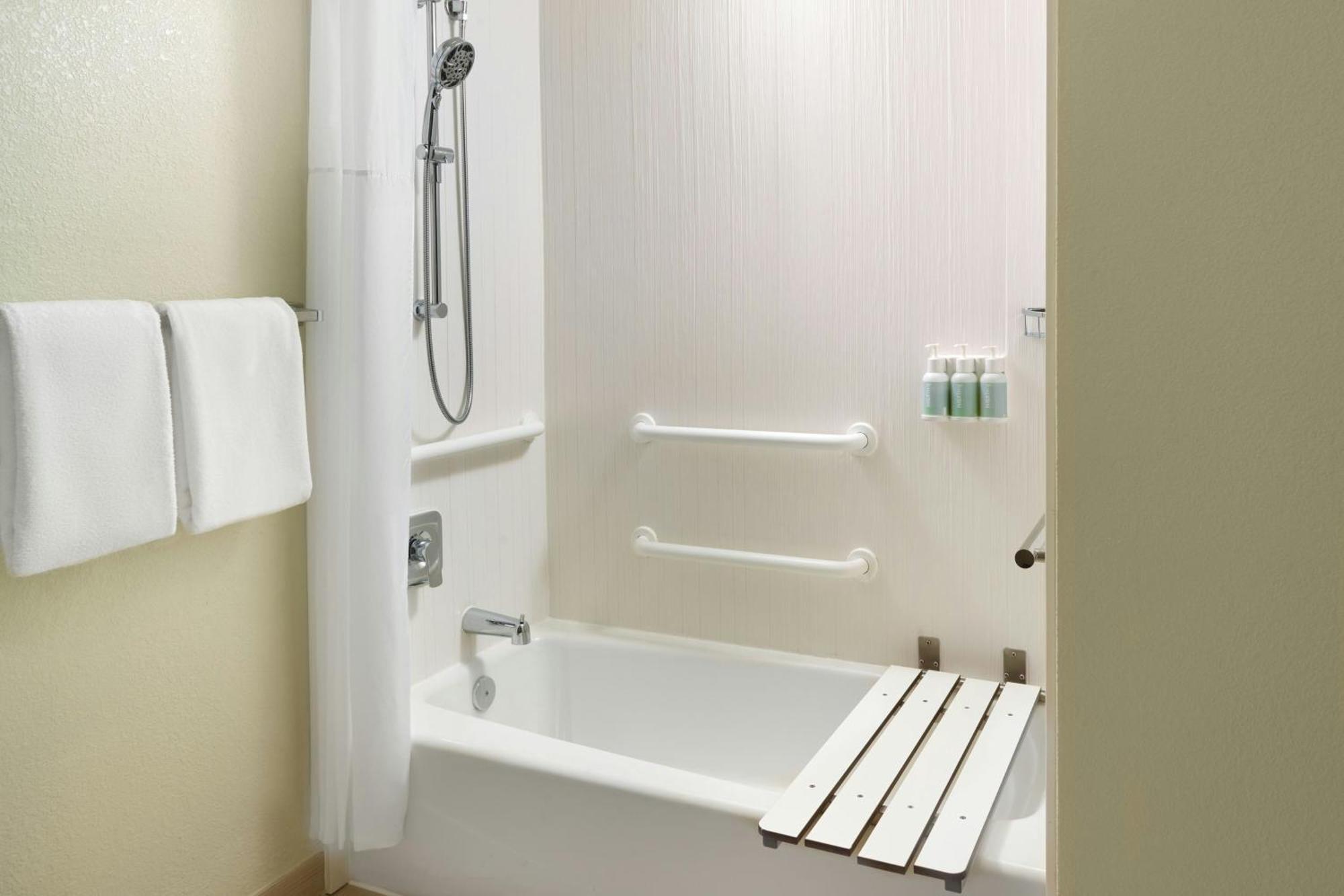 Courtyard By Marriott Atlanta Airport South/Sullivan Road College Park Екстериор снимка