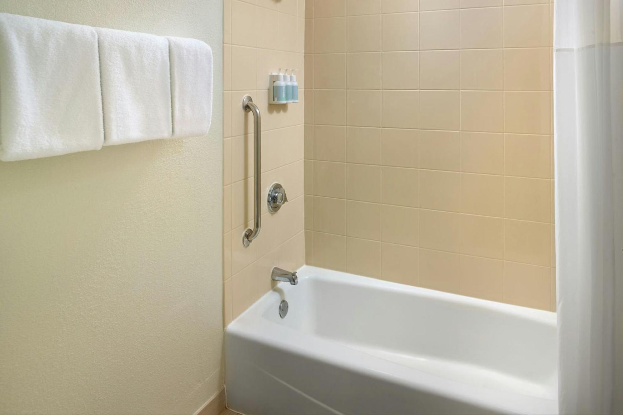 Courtyard By Marriott Atlanta Airport South/Sullivan Road College Park Екстериор снимка