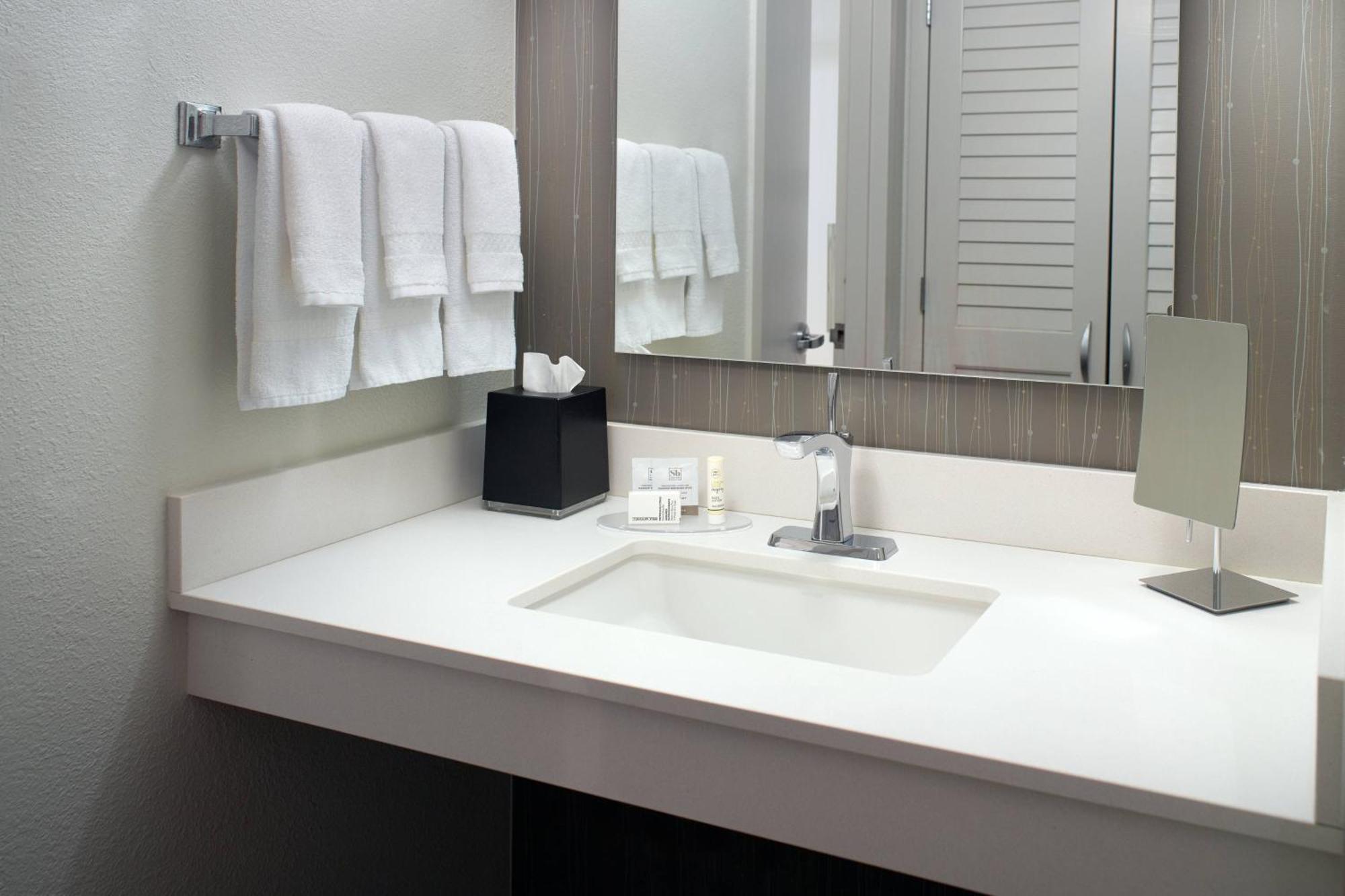 Courtyard By Marriott Atlanta Airport South/Sullivan Road College Park Екстериор снимка