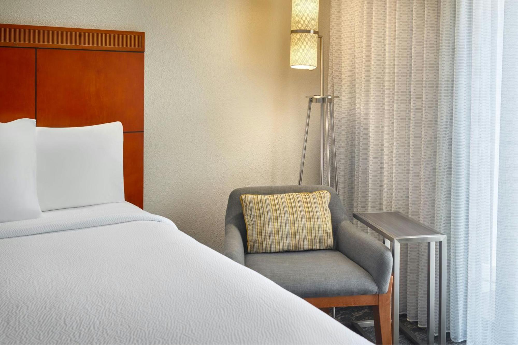 Courtyard By Marriott Atlanta Airport South/Sullivan Road College Park Екстериор снимка