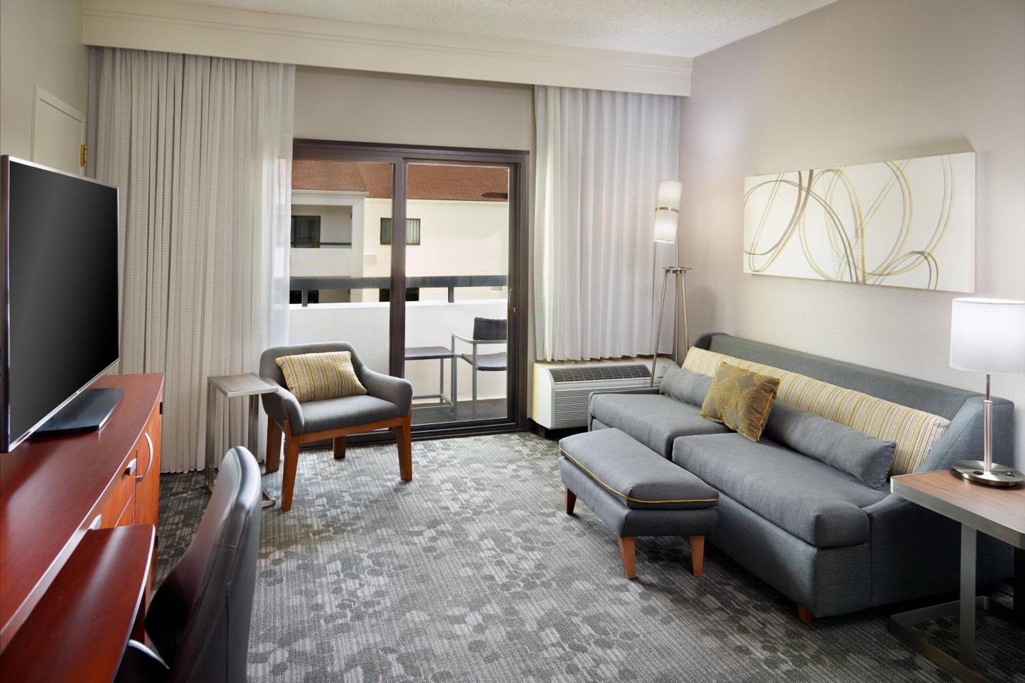 Courtyard By Marriott Atlanta Airport South/Sullivan Road College Park Екстериор снимка
