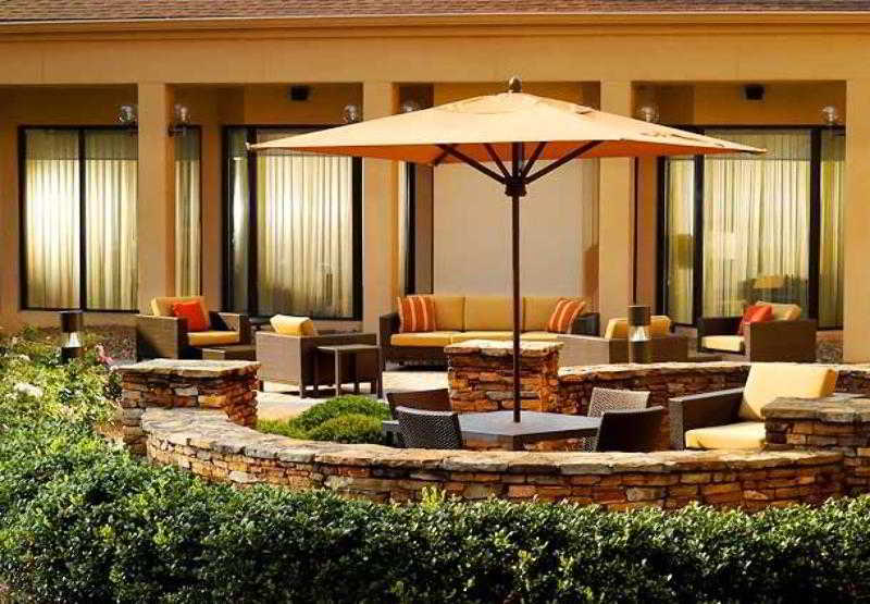 Courtyard By Marriott Atlanta Airport South/Sullivan Road College Park Екстериор снимка