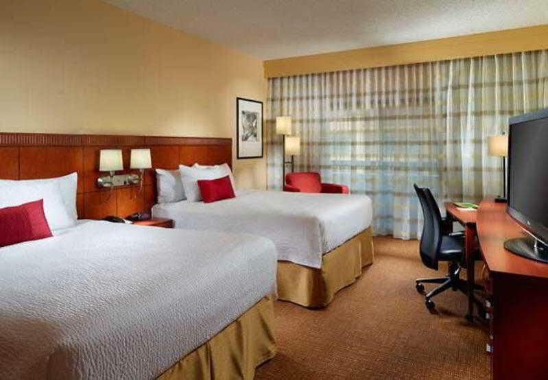 Courtyard By Marriott Atlanta Airport South/Sullivan Road College Park Екстериор снимка