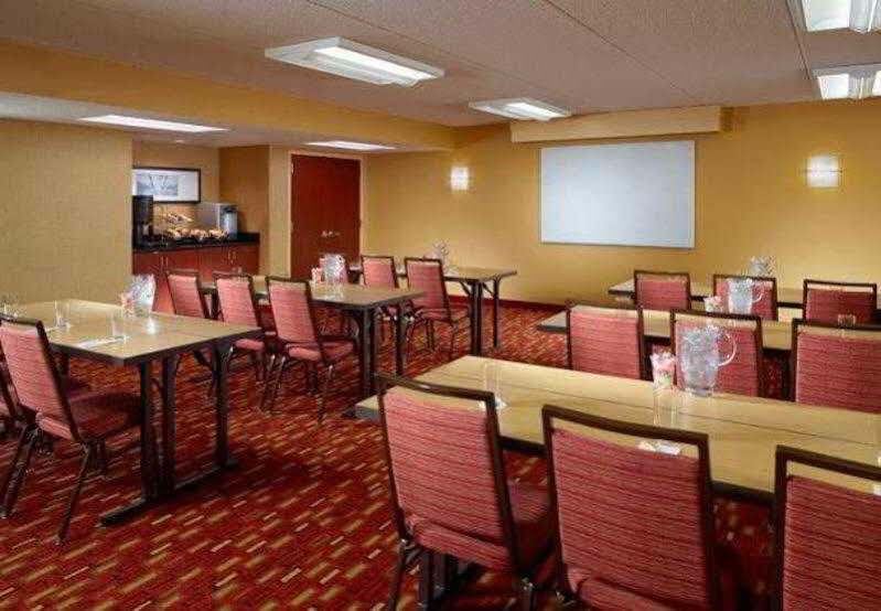 Courtyard By Marriott Atlanta Airport South/Sullivan Road College Park Екстериор снимка
